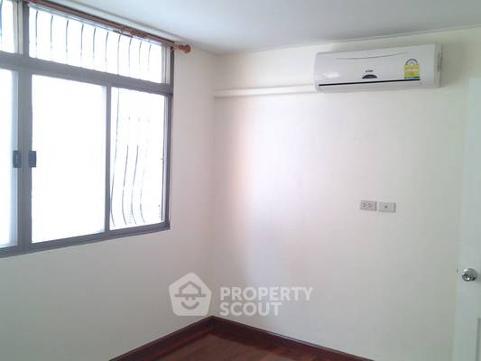 picture 3-BR Townhouse near MRT Lat Phrao (ID 1691378) - 8/9