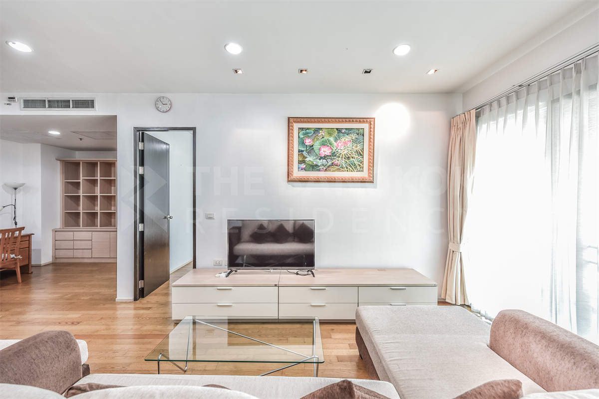 picture Ultimate Luxury Lifestyle with Convenience The Madison Condominium Sukhumvit 41 near BTS Phrom Phong - 6/10