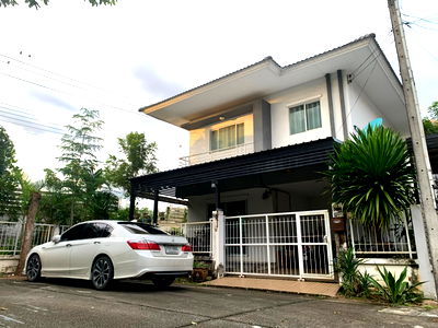 บ้านเดี่ยว บ่อวิน : พื้นที่ 51 ตารางวา  บ้านมุมท้ายซอยที่จอดรถดี ขนาด 3 ห้องนอน 2 ห้องน้ำ 1 ห้องครัว 1 จอดรถ