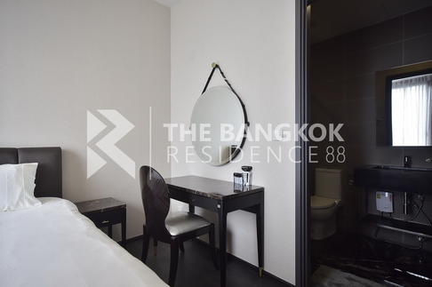 Edge Sukhumvit 23 near BTS Asok Luxury Condo in Central City Location