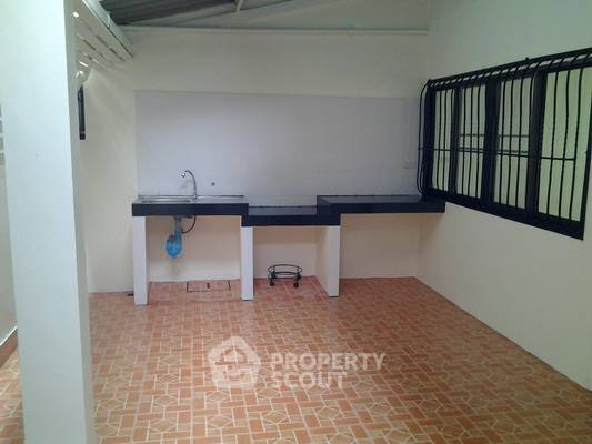 picture 3-BR Townhouse near MRT Lat Phrao (ID 1691378) - 2/9