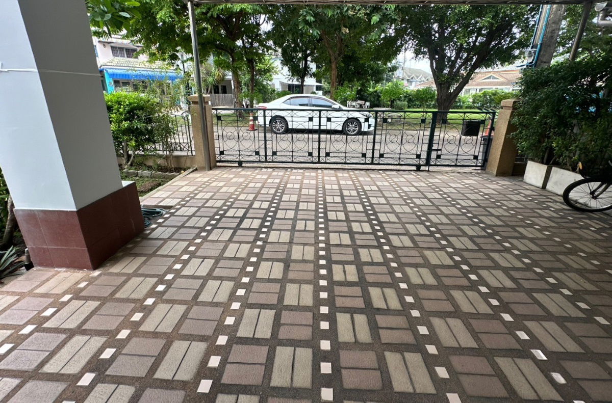 รูป ให้เช่า ทาวน์โฮม 3 ชั้น 47 ตรว.ห้องมุม มีสวนส่วนตัว อยู่ รัชดา - รูปที่ 2/18