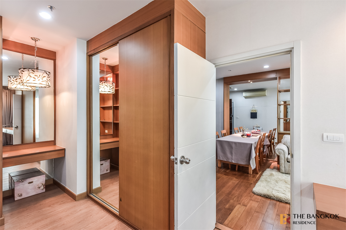 picture The Vertical Aree Luxury Condo Ready to Move-in at the Best Location near BTS Ari - 10/10