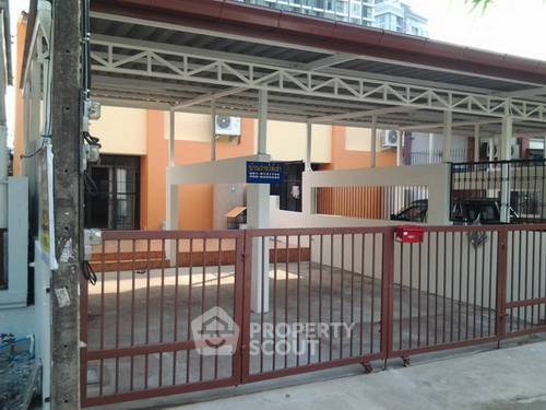 picture 3-BR Townhouse near MRT Lat Phrao (ID 1691378) - 1/9