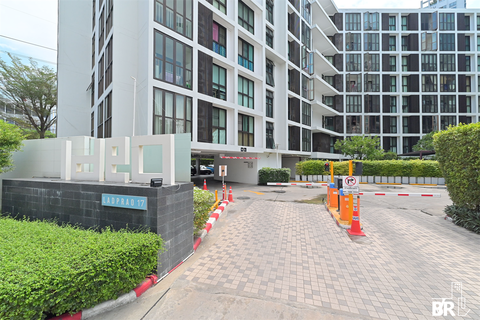 Ideo Ladprao 17 near MRT Lat Phrao Station Comfortable and Ready to Move-in