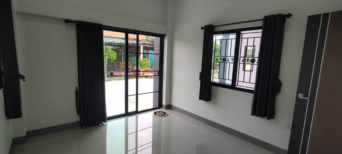 รูป มีบ้านแฝด สไตล์โมเดิร์นให้เช่า 1 หลัง  เฟอร์นิเจอร์ครบ อยู่ใกล้นิคมอุตสาหกรรม ลำพูน - รูปที่ 4/23