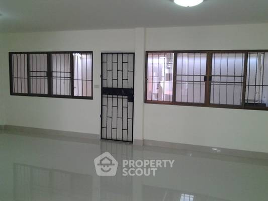 picture 3-BR Townhouse near MRT Lat Phrao (ID 1691378) - 7/9