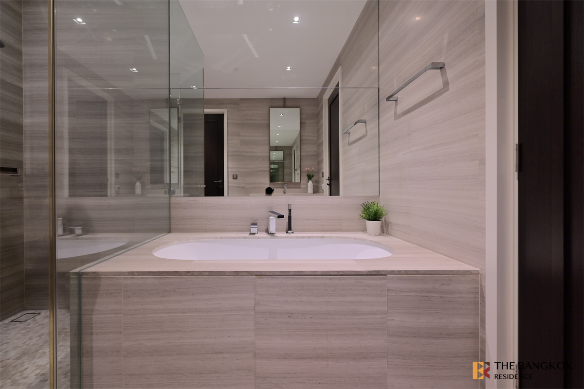 รูป คอนโด Luxury สุดพรีเมียมทำเลทอง เดอะ ดิโพลแมท 39 ใกล้ BTS สถานีพร้อมพงษ์ - รูปที่ 3/10