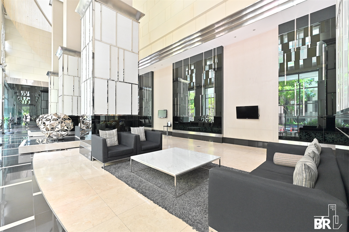 picture RHYTHM Ratchada near MRT Ratchadaphisek Station Ultimate Luxury Lifestyle with Convenience - 7/9