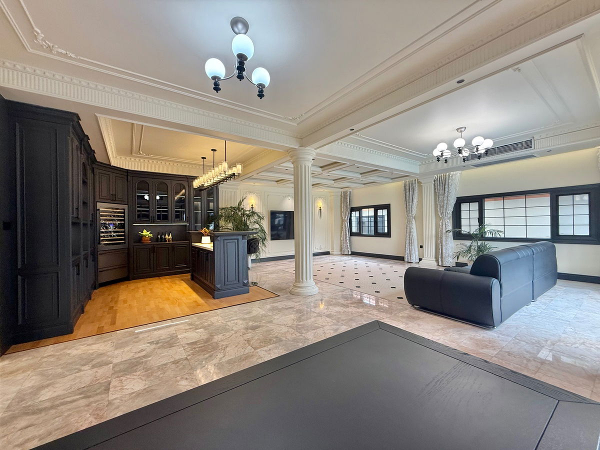 picture For Sale One of a kind Pool Villa Pattaya - 12/36
