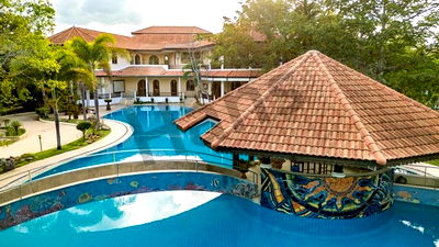 บ้านเดี่ยว ถนนเพชรเกษม : คฤหาสน์หรู 3 ชั้น พร้อมลิฟท์ขึ้นลง สไตล์รีสอร์ท ท่ามกลางธรรมชาติ บนเนื้อที่ 7-3-40 ไร่ ราคา 65 ล้าน  หัวหิน ประจวบคีรีขันธ์ 