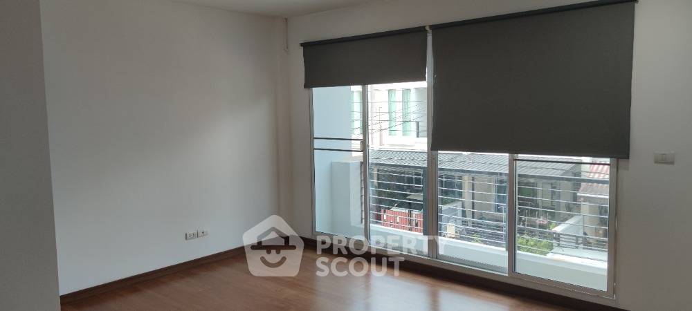 รูป ทาวน์เฮาท์ 3-ห้องนอน ที่ บ้านกลางเมือง สาทร - ตากสิน 2 ใกล้ BTS วุฒากาศ (ID 1595284) - รูปที่ 9/11