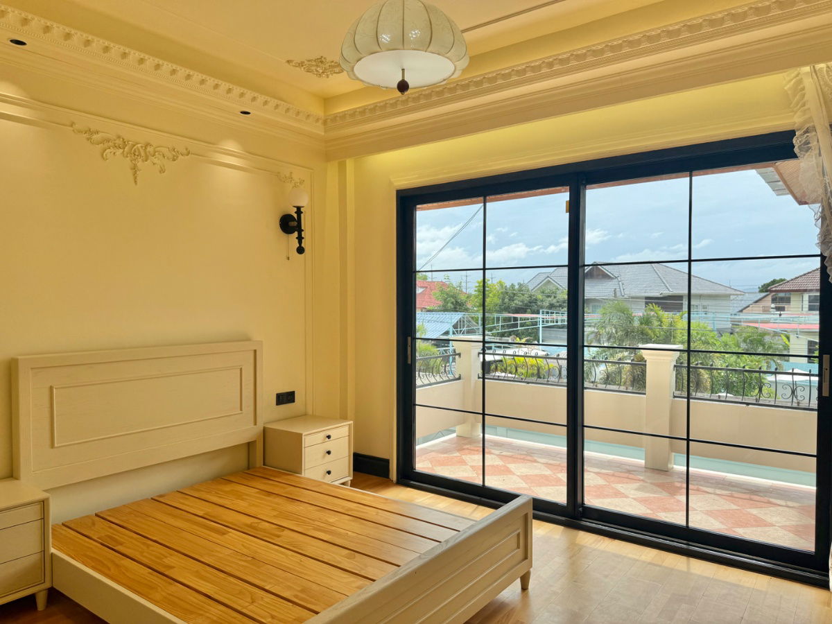 picture For Sale One of a kind Pool Villa Pattaya - 28/36