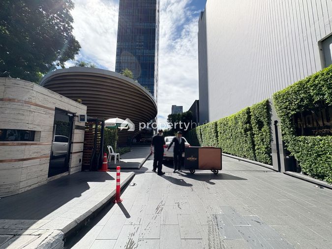 The Monument Thonglor