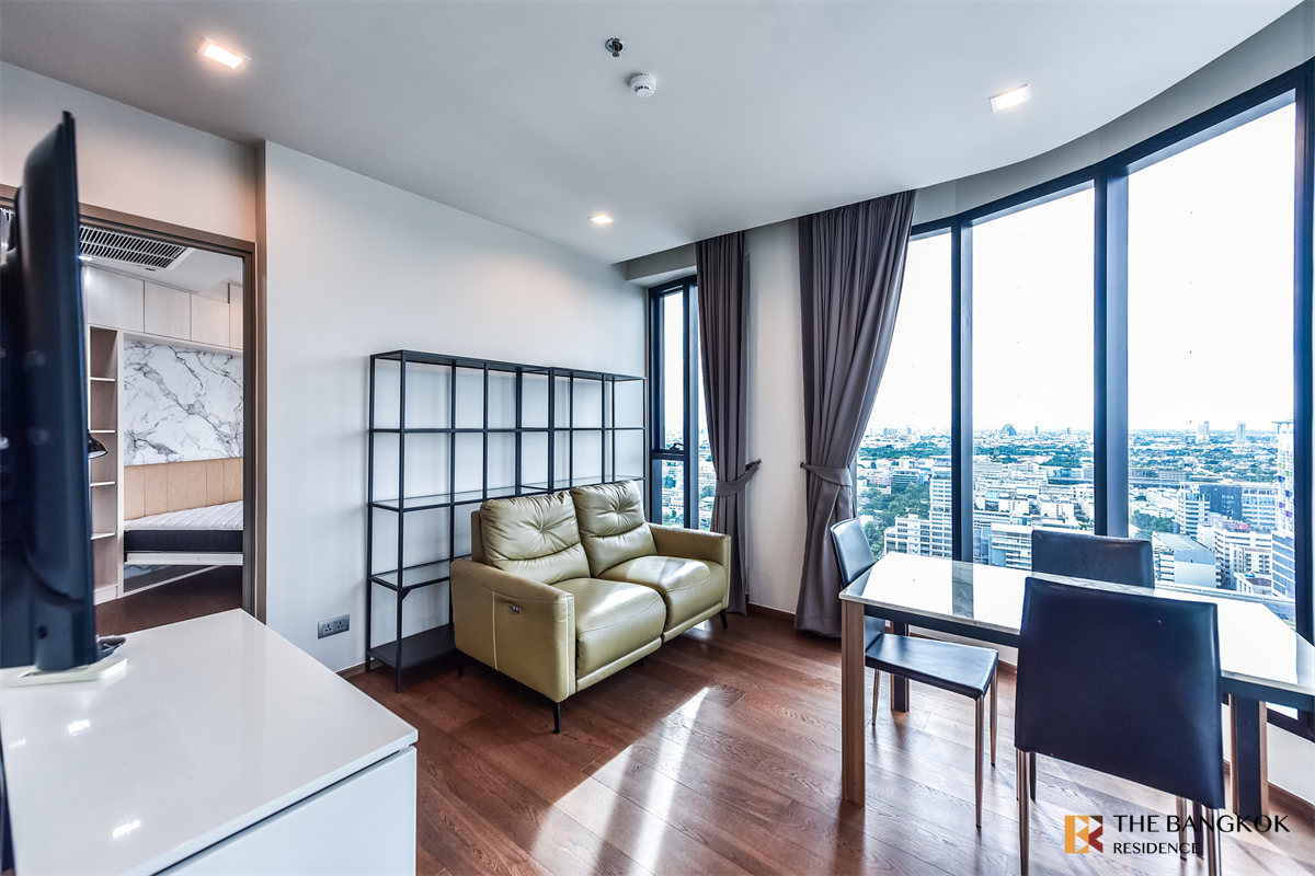 picture The Privilege of Luxury in an Economic Hub Location Ideo Q Victory near BTS Victory Monument - 8/10
