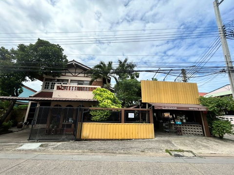 ขายบ้านเดี่ยว หลังมุม พร้อมที่ดินและกิจการร้านอาหาร ทำเลดี ซ.บางกระดี่ 3 พระราม 2 