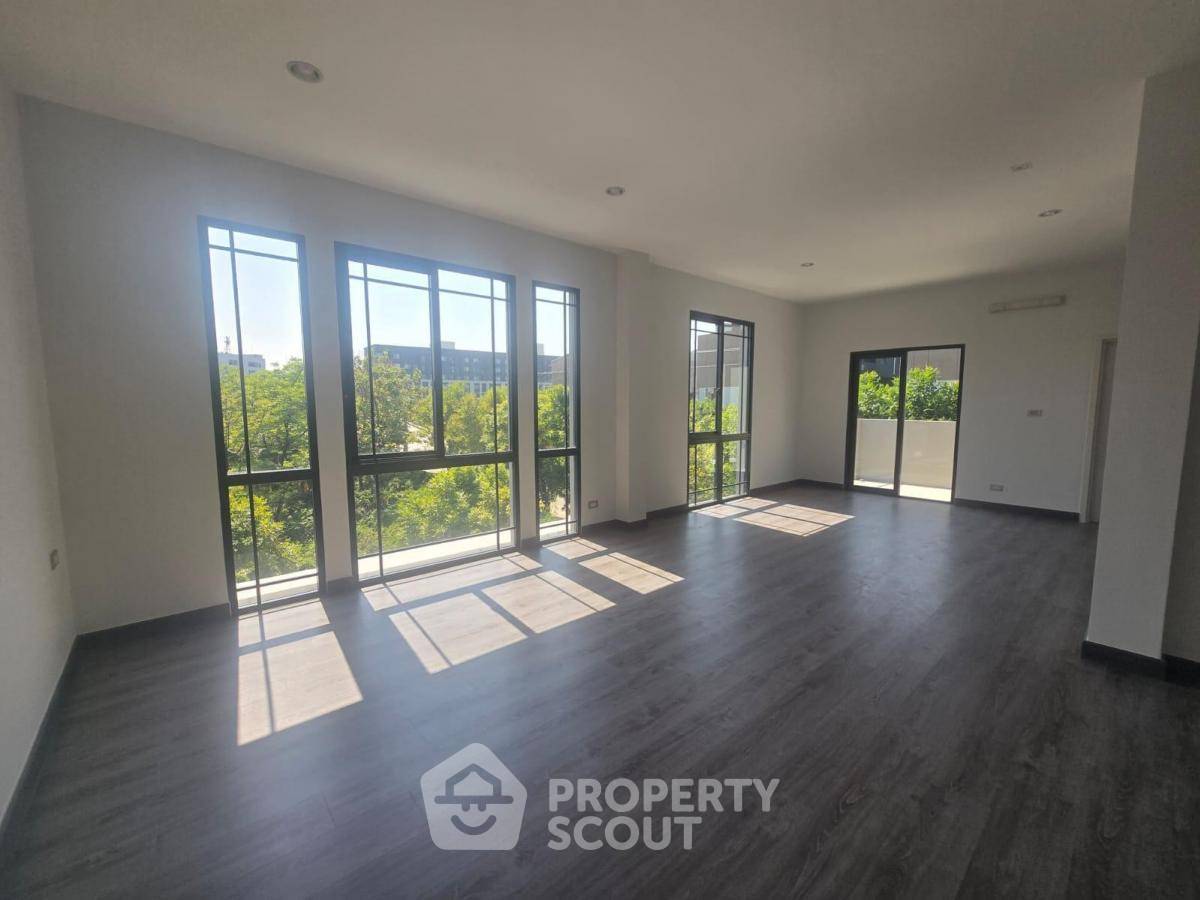 picture 2-BR Townhouse in Suan Luang (ID 2022117) - 11/12