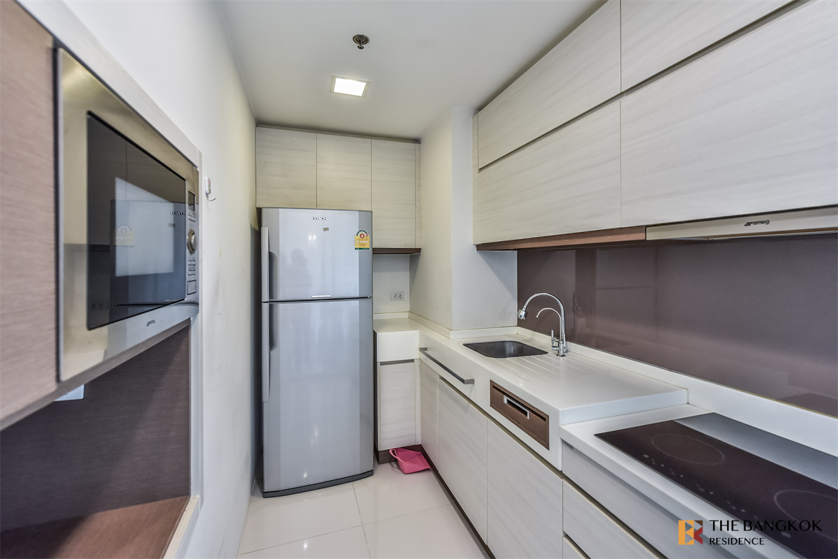 picture The Room Sathorn-Taksin near BTS Phonimit The Privilege of Luxury in an Economic Hub Location - 5/10