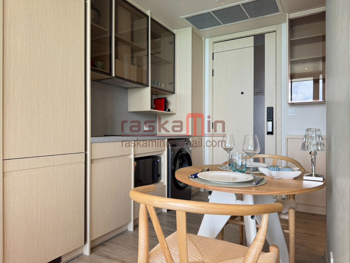 picture Brand New Luxury Beachfront Condo for Rent – AROM Wong Amat, Pattaya  - 5/13