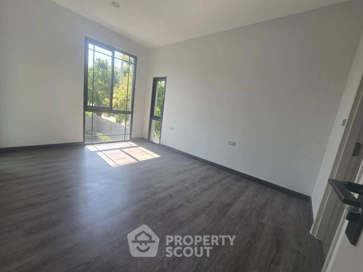picture 2-BR Townhouse in Suan Luang (ID 2022117) - 6/12