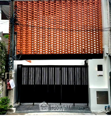 Houses for rent BTS Phrom Phong : 3-BR House For Rent Near BTS Thong Lor, Phrom Phong (400 Sqm) (ID 2126858)
