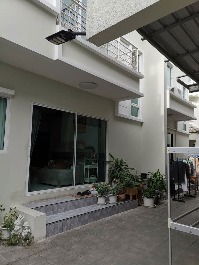 รูป ขายบ้านพร้อมที่ดิน   ซอยพิบูลวัฒนา 4 ถนนพระราม 6 ขนาด 121 ตร.ว. มีบ้าน 4 หลัง  รีโนเวท 1 หลัง  สร้างใหม่ 3 หลัง ใหม่เอี่ยมกิ๊ก - รูปที่ 2/8