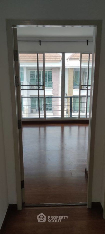 รูป ทาวน์เฮาท์ 3-ห้องนอน ที่ บ้านกลางเมือง สาทร - ตากสิน 2 ใกล้ BTS วุฒากาศ (ID 1595284) - รูปที่ 2/11