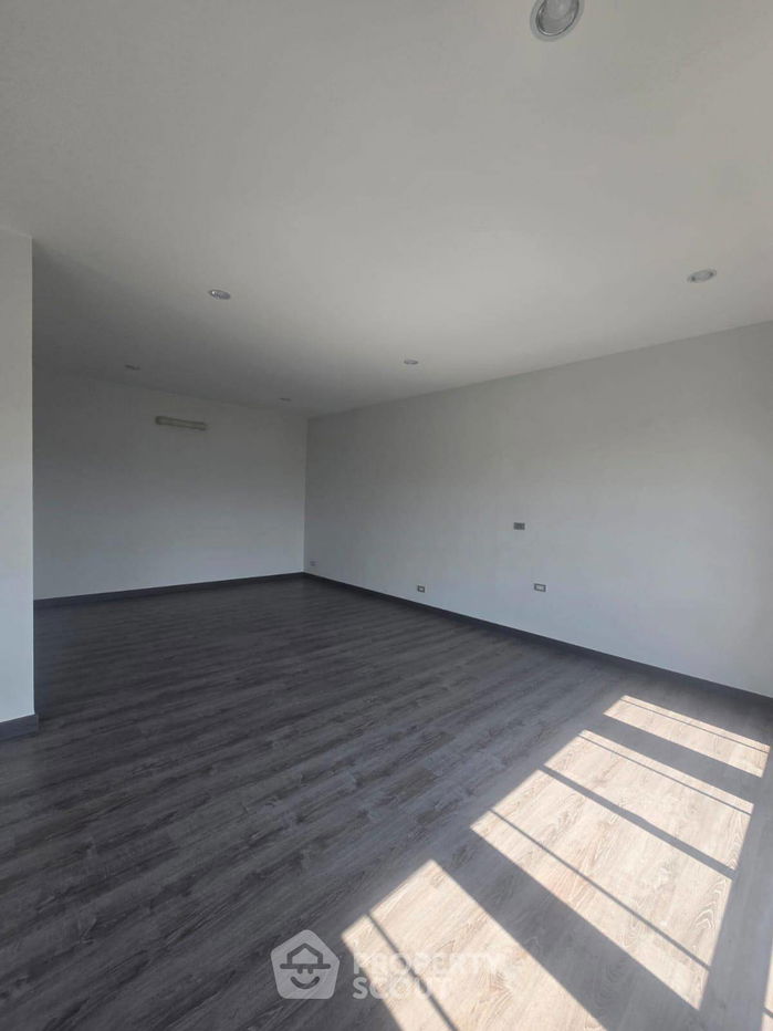 picture 2-BR Townhouse in Suan Luang (ID 2022117) - 9/12