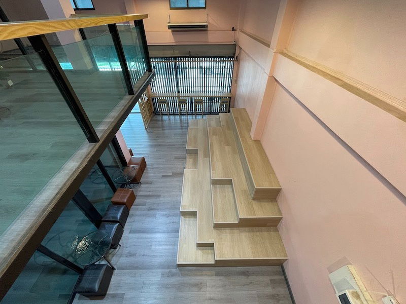 รูป ขายด่วน บ้านเดี่ยว 3 ชั้น ตกแต่งสไตล์โมเดิร์นกว่า 5 ล้านบาท ทำเลทอง อยู่ตรงข้ามห้างเซ็นทรัล ชลบุรี - รูปที่ 4/17