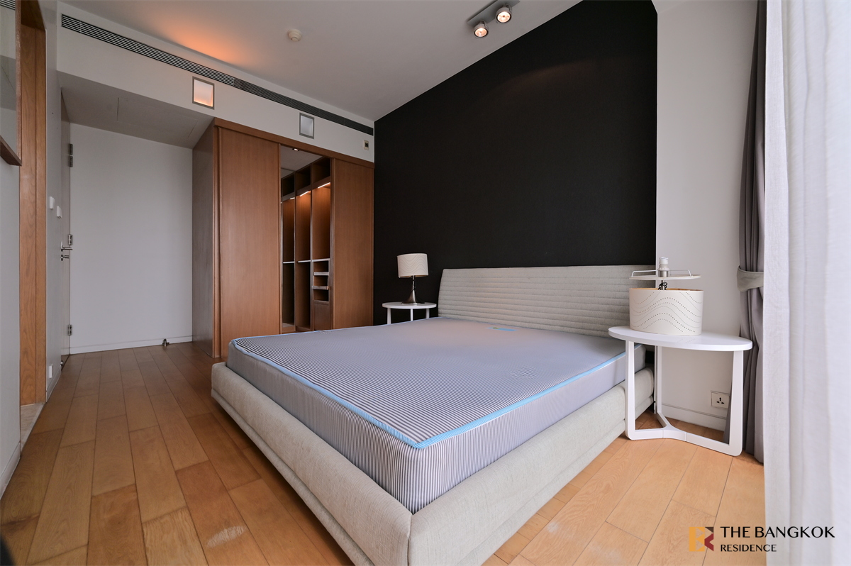 picture The Met Luxury Condo in Central City Location - 2/10