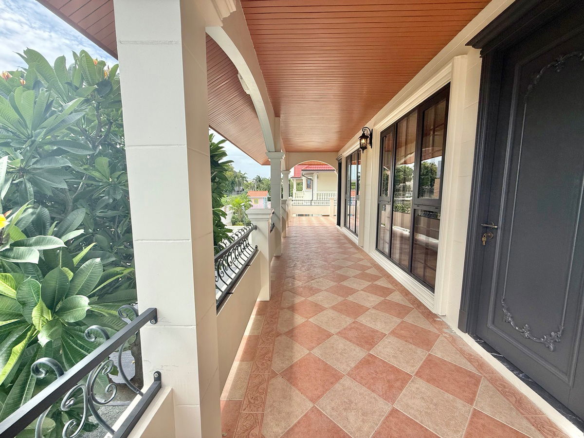 picture For Sale One of a kind Pool Villa Pattaya - 25/36
