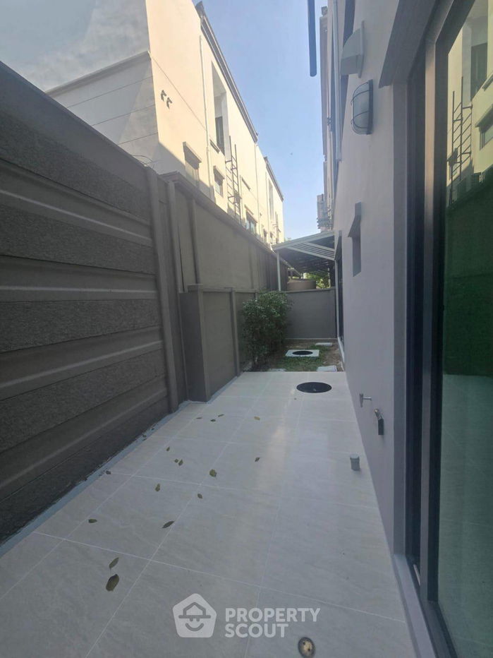 picture 2-BR Townhouse in Suan Luang (ID 2022117) - 12/12