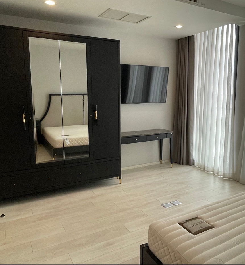 รูป ♢ Prime Location ♢ ตึก A ชั้น 00+ Type A04 | 1 ห้องนอน 47.00 ตร.ม. | คอนโดมี Skywalk เชื่อมเข้า BTS เพลินจิต, Central Embassy - รูปที่ 3/20
