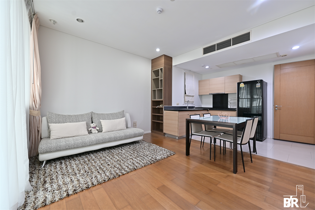 picture Wind Sukhumvit 23 near MRT Sukhumvit Station Price better than expected!! - 6/10