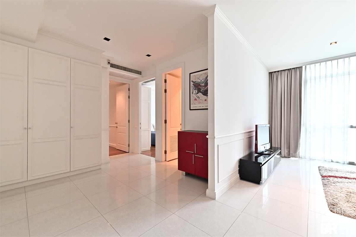picture Athenee Residence Ultimate Luxury Lifestyle with Convenience near BTS Phloen Chit - 1/10