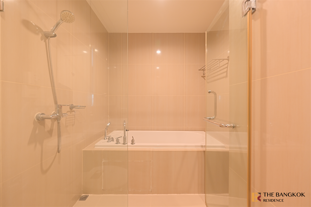 picture Live the Luxury Style in a High-potential Location Villa Asoke near MRT Phetchaburi Station - 3/10