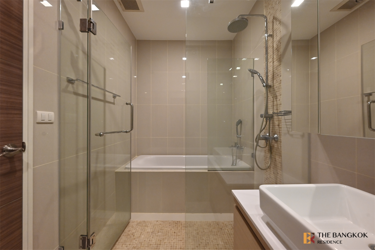 picture Luxury Unit, Ready for You Without the Wait Q Asoke near MRT Phetchaburi Station - 1/10
