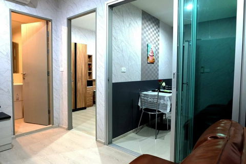 Life Ratchadaphisek Condo with MRT Huai Khwang Building A, 1-BED 31.57 sq.m., views, turned to Central Rama 9, Southern balcony for sale 3.69 MB.*