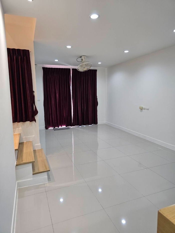 picture 🔥 For sale, Niran Ville 55 Srinakarin 💸 Price 2,500,000 million, near 🚇 BTS Srinakarin, near 🏩 Paolo Hospital - 3/19
