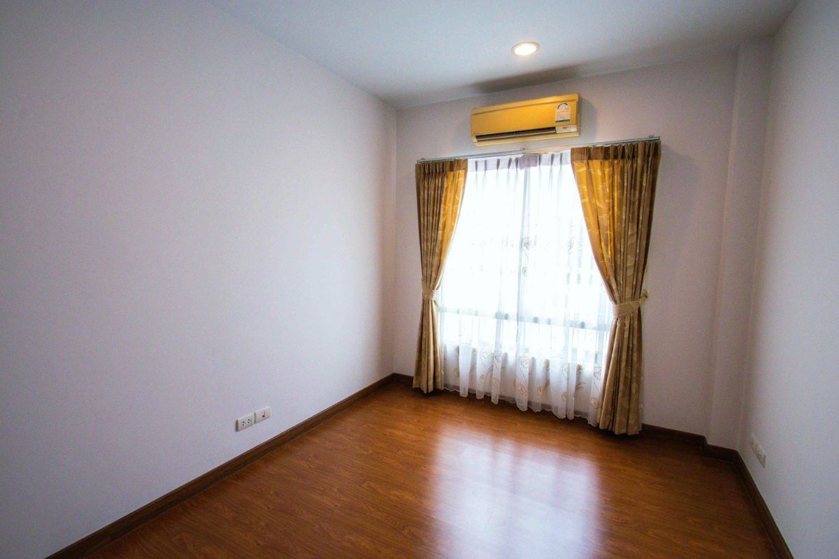 picture For Sale: 3-Story Townhome, 20 sq.w., Baan Klang Muang S-Sense Sathorn-Taksin 2, next to Kanlapaphruek Road, Ratchaphruek Road,  - 16/19