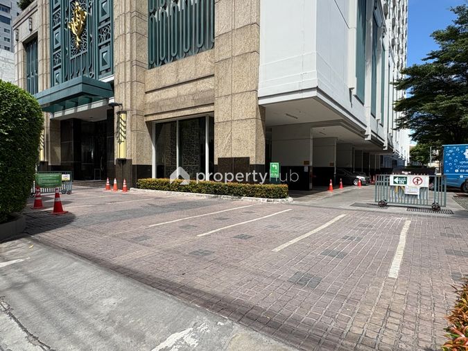 Ivy Thonglor
