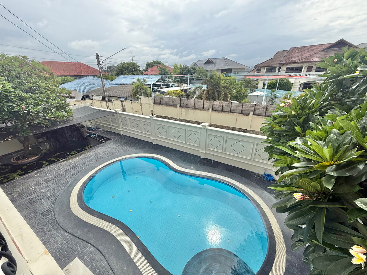 picture For Sale One of a kind Pool Villa Pattaya - 27/36