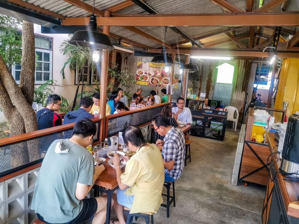 รูป ขายบ้านเดี่ยว หลังมุม พร้อมที่ดินและกิจการร้านอาหาร ทำเลดี ซ.บางกระดี่ 3 พระราม 2  - รูปที่ 14/15