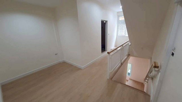 รูป BD1350 อาคารพาณิชย์ให้เช่า ย่านสะพานใหม่ กรุงเทพมหานคร - รูปที่ 7/8