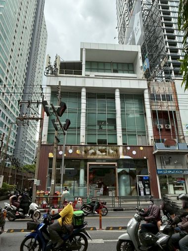  ♢ Prime Location ♢ อาคารพาณิชย์ 5.5 ชั้น | ขนาดที่ดิน 61.00 ตร.ว. | ใกล้ มหาวิทยาลัยศรีนครินทรวิโรฒ ประสานมิตร