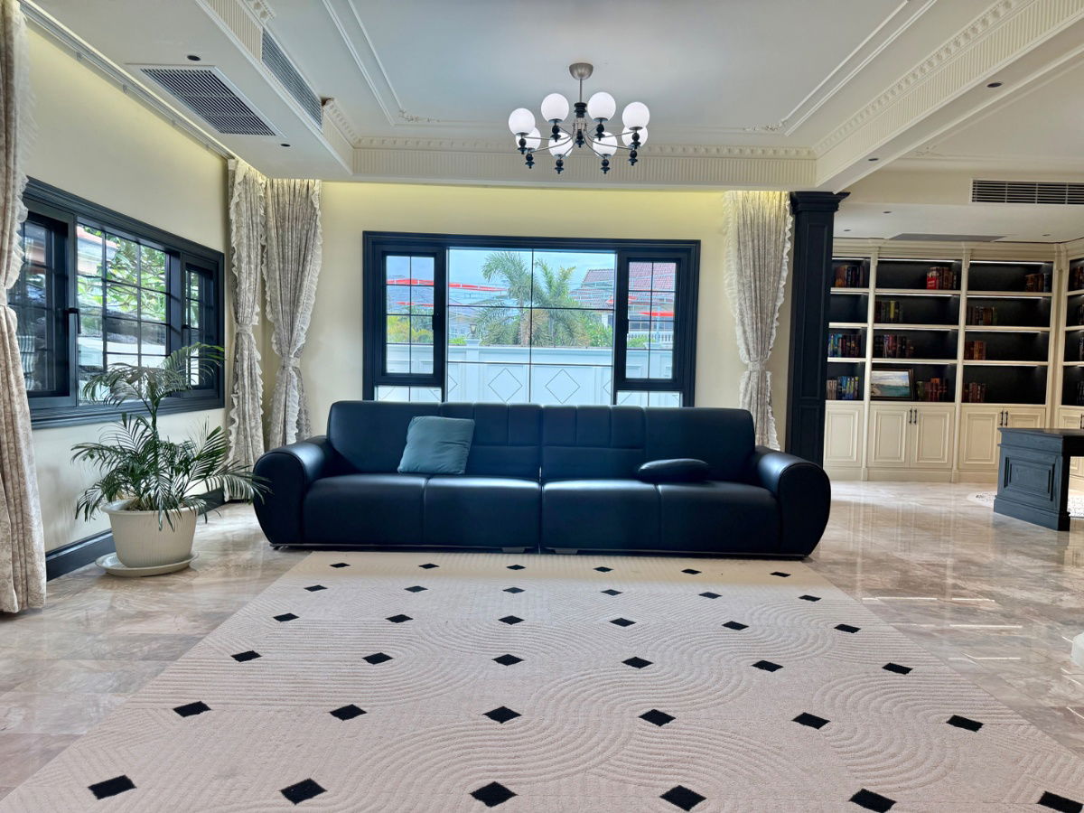 picture For Sale One of a kind Pool Villa Pattaya - 14/36