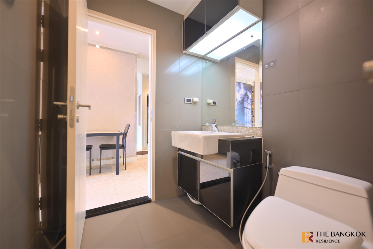 picture The Crest Sukhumvit 34 Luxury Condo at Special Price near BTS Thong Lo - 1/10