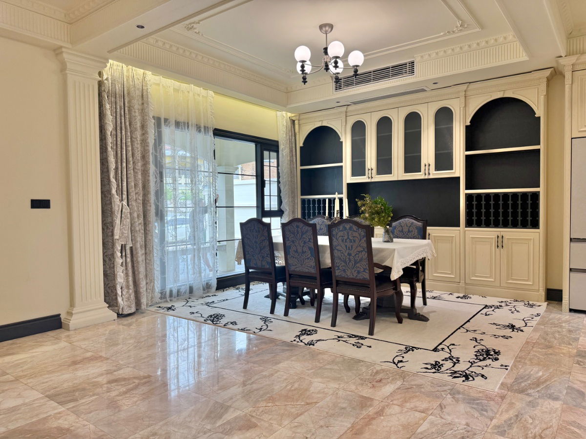 picture For Sale One of a kind Pool Villa Pattaya - 8/36