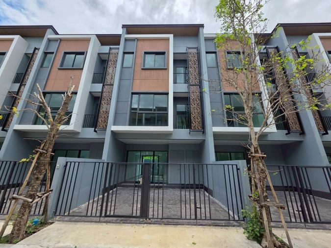 ขายทาวน์โฮม 3 ชั้น เมืองทองธานี เดินไปขึ้นรถไฟฟ้าได้เลย _BL156