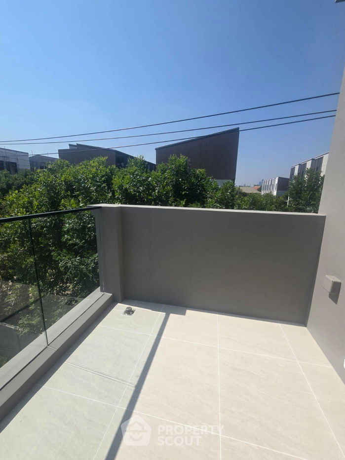 picture 2-BR Townhouse in Suan Luang (ID 2022117) - 10/12
